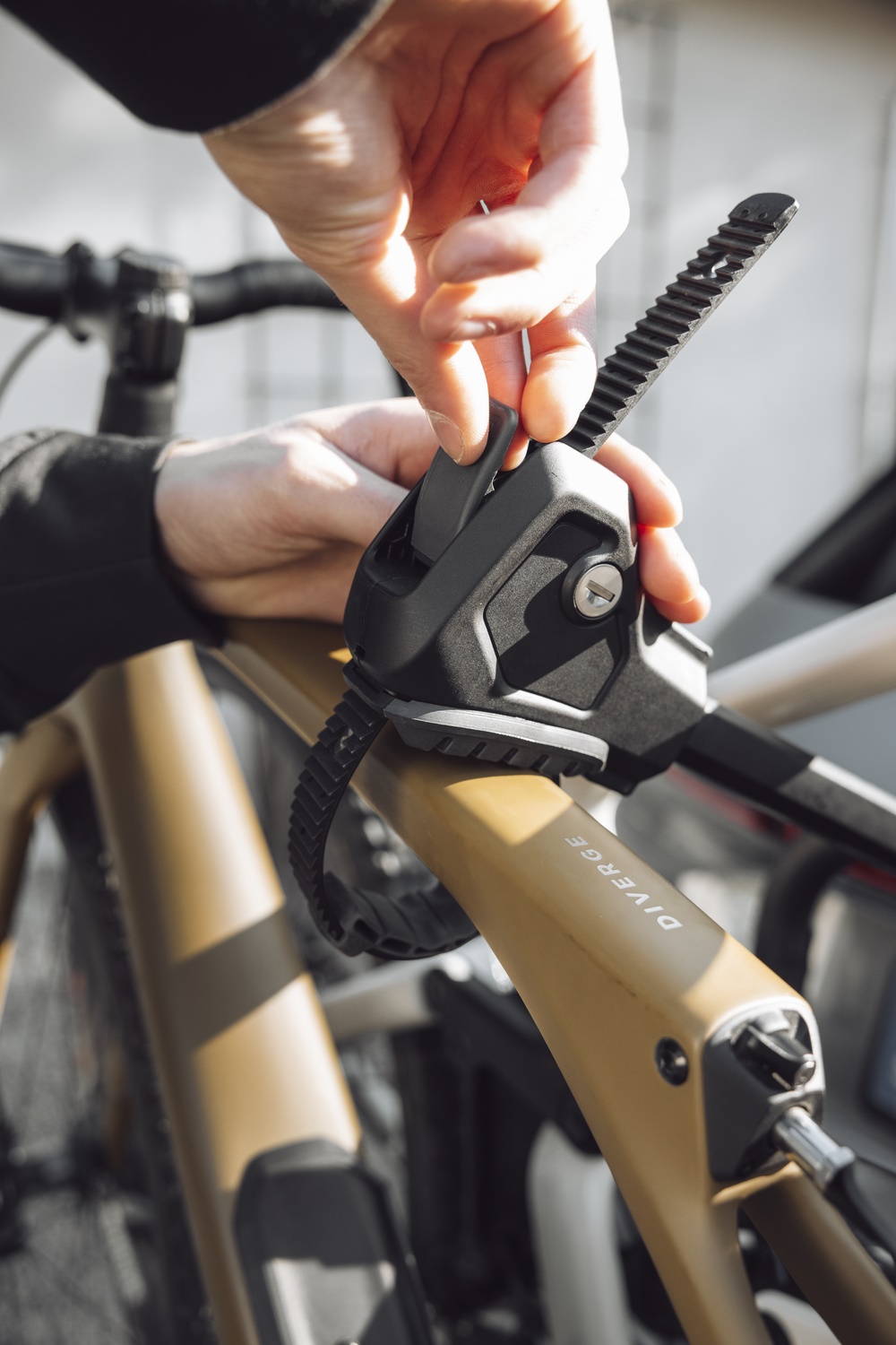 Thule EasyFold 3 – kompatybilność ramy rowerowej 20–90 mm uchwyt ramy Thule EasyFold 3 bagażnik rowerowy na hak montaż roweru zakres 20-90 mm